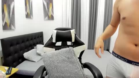 Snapshot of samuelangelo chatting on December 2, 2025, 6:19 am Sam online show from December 2, 2025, 6:19 am