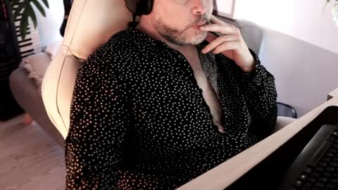 Snapshot of sanders_white chatting on January 6, 2025, 1:53 am Sanders online show from January 6, 2025, 1:53 am