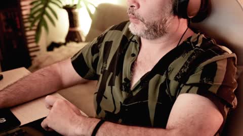 Snapshot of sanders_white chatting on January 28, 2025, 3:25 am Sanders online show from January 28, 2025, 3:25 am