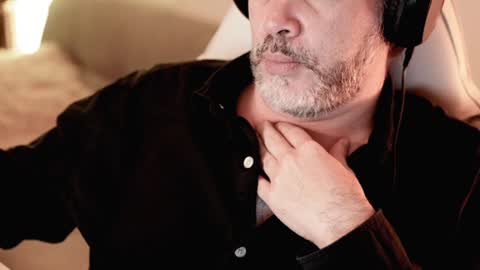 Snapshot of sanders_white chatting on February 1, 2025, 5:07 am Sanders online show from February 1, 2025, 5:07 am