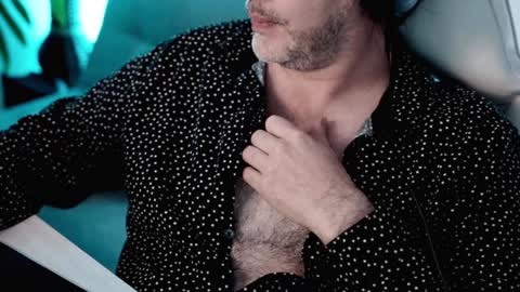 Snapshot of sanders_white chatting on February 5, 2025, 3:34 am Sanders online show from February 5, 2025, 3:34 am