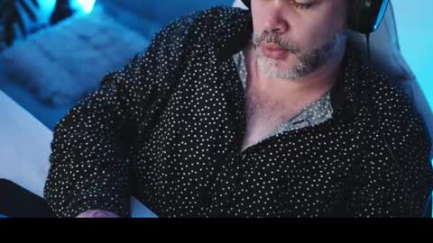 Snapshot of sanders_white chatting on February 19, 2025, 11:57 pm Sanders online show from February 19, 2025, 11:57 pm