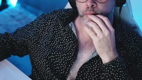 Snapshot of sanders_white chatting on February 20, 2025, 3:01 am Sanders online show from February 20, 2025, 3:01 am