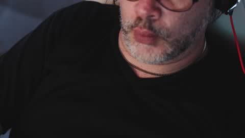 Snapshot of sanders_white chatting on February 26, 2025, 6:37 am Sanders online show from February 26, 2025, 6:37 am