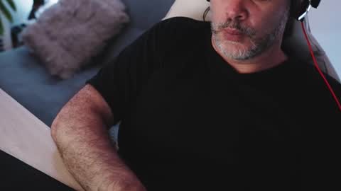 Snapshot of sanders_white chatting on February 27, 2025, 5:56 am Sanders online show from February 27, 2025, 5:56 am