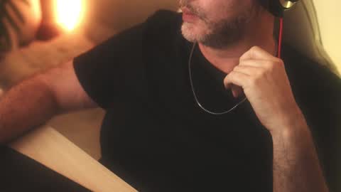 Snapshot of sanders_white chatting on March 4, 2025, 4:06 am Sanders online show from March 4, 2025, 4:06 am