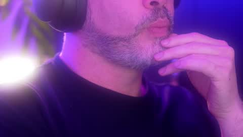 Snapshot of sanders_white chatting on September 20, 2025, 2:01 am Sanders online show from September 20, 2025, 2:01 am