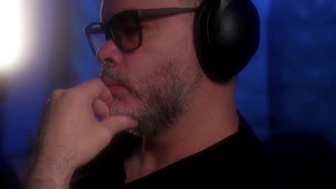 Snapshot of sanders_white chatting on October 8, 2025, 2:53 am Sanders online show from October 8, 2025, 2:53 am