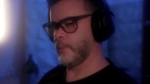 Snapshot of sanders_white chatting on October 13, 2025, 2:33 am Sanders online show from October 13, 2025, 2:33 am