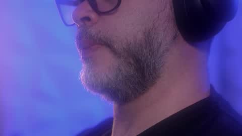 Snapshot of sanders_white chatting on October 26, 2025, 3:01 am Sanders online show from October 26, 2025, 3:01 am