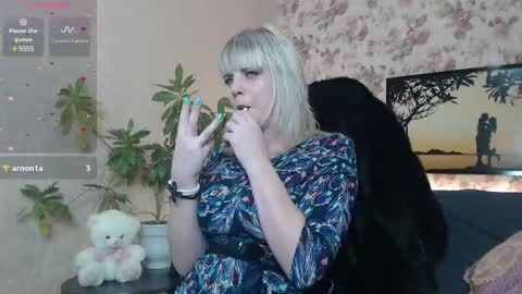 sandrawoolf online show from December 10, 2024, 8:49 pm