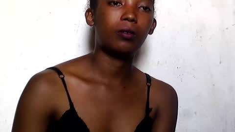 Snapshot of sandrine718 chatting on March 5, 2026, 7:37 am sandrine718 online show from March 5, 2026, 7:37 am