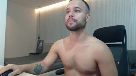 Snapshot of sandro_best chatting on September 25, 2025, 9:24 am DeAlex online show from September 25, 2025, 9:24 am