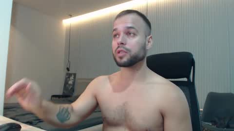 Snapshot of sandro_best chatting on September 28, 2025, 10:42 am DeAlex online show from September 28, 2025, 10:42 am