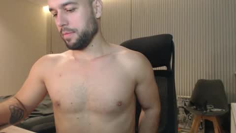 Snapshot of sandro_best chatting on October 22, 2025, 9:03 pm DeAlex online show from October 22, 2025, 9:03 pm