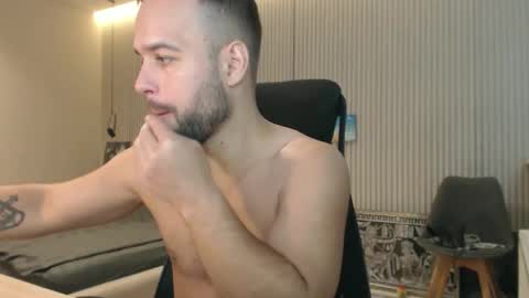 Snapshot of sandro_best chatting on October 23, 2025, 11:31 am DeAlex online show from October 23, 2025, 11:31 am