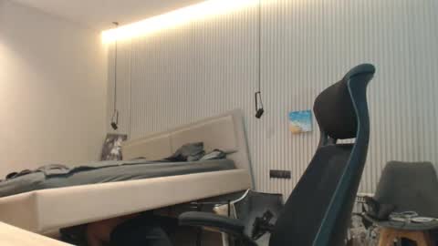 Snapshot of sandro_best chatting on October 24, 2025, 10:00 am DeAlex online show from October 24, 2025, 10:00 am