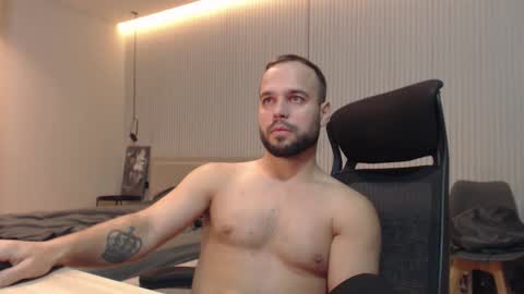 Snapshot of sandro_best chatting on October 29, 2025, 3:25 pm DeAlex online show from October 29, 2025, 3:25 pm