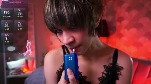 Snapshot of sandzu_ chatting on November 4, 2025, 9:47 pm Viola online show from November 4, 2025, 9:47 pm