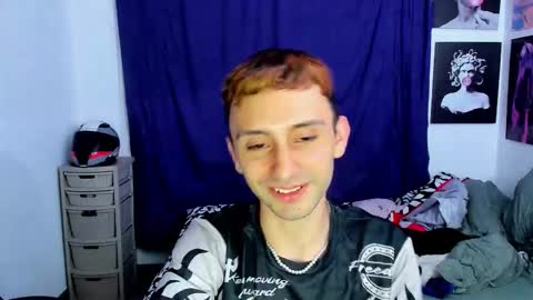 Snapshot of santi_mateo chatting on February 1, 2026, 4:00 am Santi online show from February 1, 2026, 4:00 am