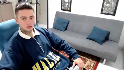 santi_ss online show from November 15, 2025, 3:30 pm