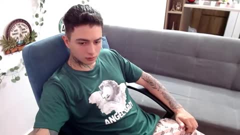 santi_ss online show from March 30, 2026, 3:02 pm