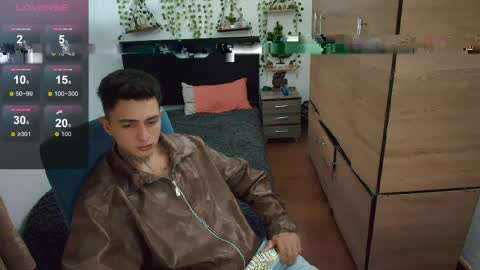 Snapshot of santi_ss chatting on April 21, 2026, 1:42 am santi_ss online show from April 21, 2026, 1:42 am