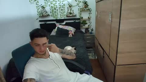 Snapshot of santi_ss chatting on May 3, 2026, 12:38 am santi_ss online show from May 3, 2026, 12:38 am