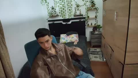 Snapshot of santi_ss chatting on May 6, 2026, 12:41 am santi_ss online show from May 6, 2026, 12:41 am