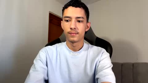 santi_twink19 online show from January 7, 2025, 12:41 pm