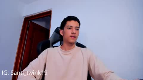 santi_twink19 online show from February 16, 2025, 4:21 pm