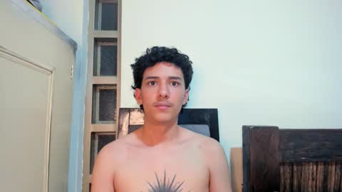 santi_twink19 online show from October 4, 2025, 4:32 am