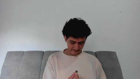 santi_twink19 online show from June 17, 2026, 1:23 pm