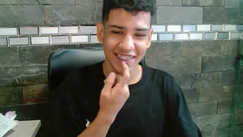 Snapshot of santiago_foxx chatting on November 1, 2025, 10:23 pm santi online show from November 1, 2025, 10:23 pm