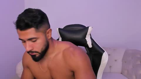 santiago_huntt online show from March 25, 2026, 8:04 pm