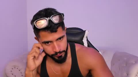 santiago_huntt online show from March 27, 2026, 9:47 pm