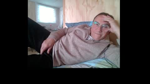 santiago_n online show from June 5, 2026, 6:57 pm