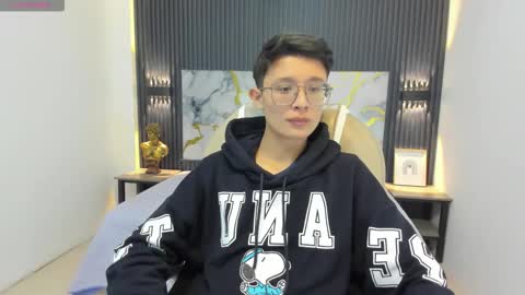 santiago_russo18 online show from September 17, 2025, 12:07 pm