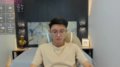 santiago_russo18 online show from October 3, 2025, 12:02 pm