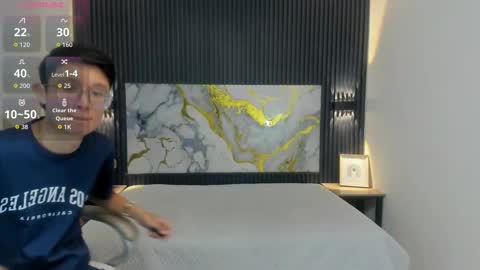 santiago_russo18 online show from October 8, 2025, 12:58 pm