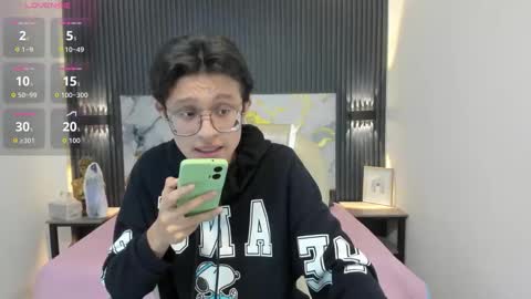 santiago_russo18 online show from November 16, 2025, 1:55 am