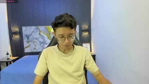 santiago_russo18 online show from March 2, 2026, 7:10 pm