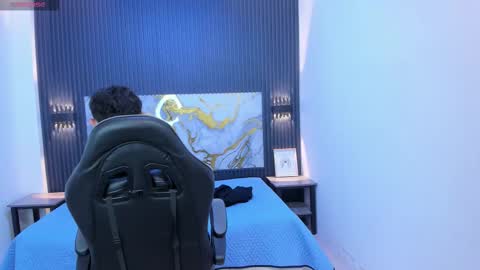 santiago_russo18 online show from March 3, 2026, 7:09 pm