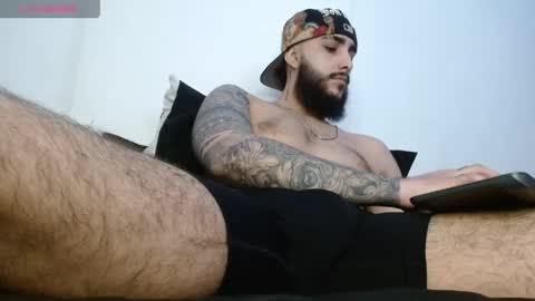 Santiago Hincapiie online show from April 17, 2026, 1:30 am