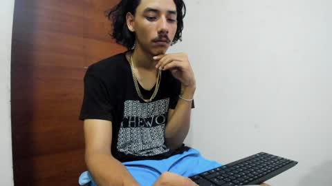 Snapshot of santiagoxxxtreme_ chatting on December 5, 2024, 1:28 pm Santiago online show from December 5, 2024, 1:28 pm
