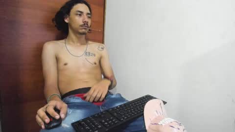Snapshot of santiagoxxxtreme_ chatting on December 18, 2024, 12:51 pm Santiago online show from December 18, 2024, 12:51 pm