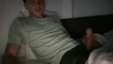 Snapshot of santostreamrcash chatting on November 17, 2025, 5:13 am santostreamrcash online show from November 17, 2025, 5:13 am