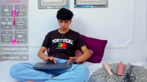 Santiago Carrington online show from January 4, 2025, 11:17 pm