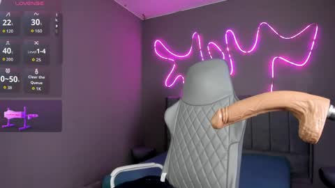 saphyralux online show from April 8, 2026, 8:42 pm