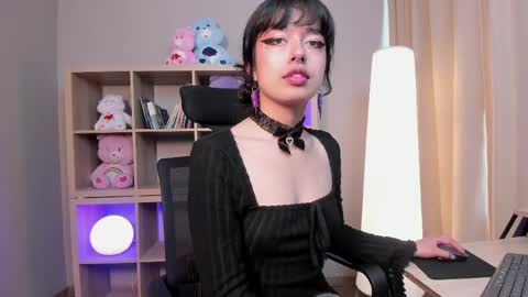 Snapshot of saphyralux chatting on June 6, 2026, 8:24 pm saphyralux online show from June 6, 2026, 8:24 pm